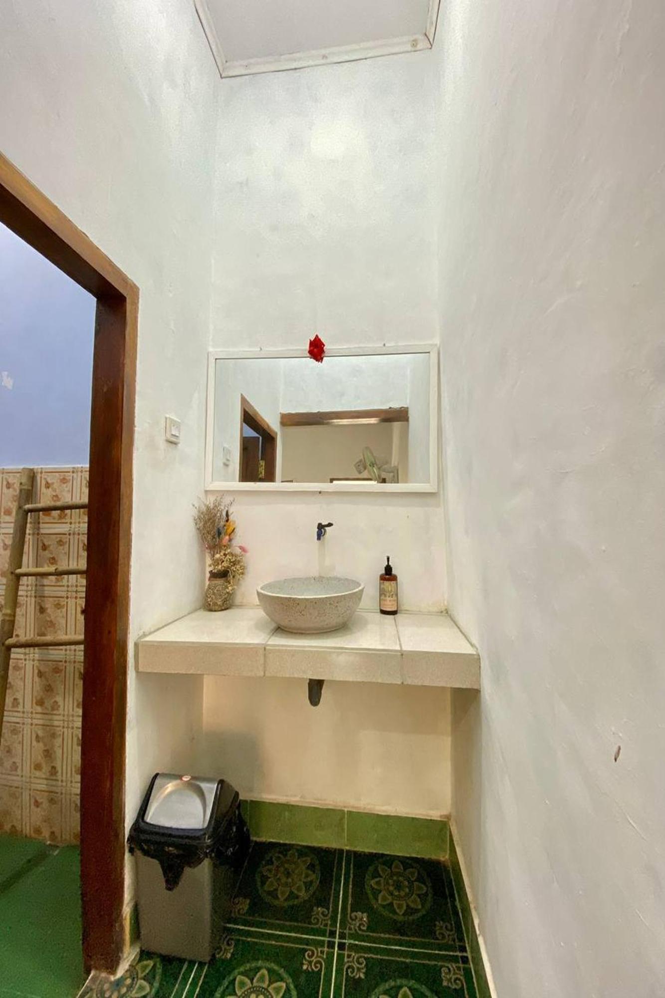 Duyung Rooms & Resto Gerupuk Bumbang Luaran gambar